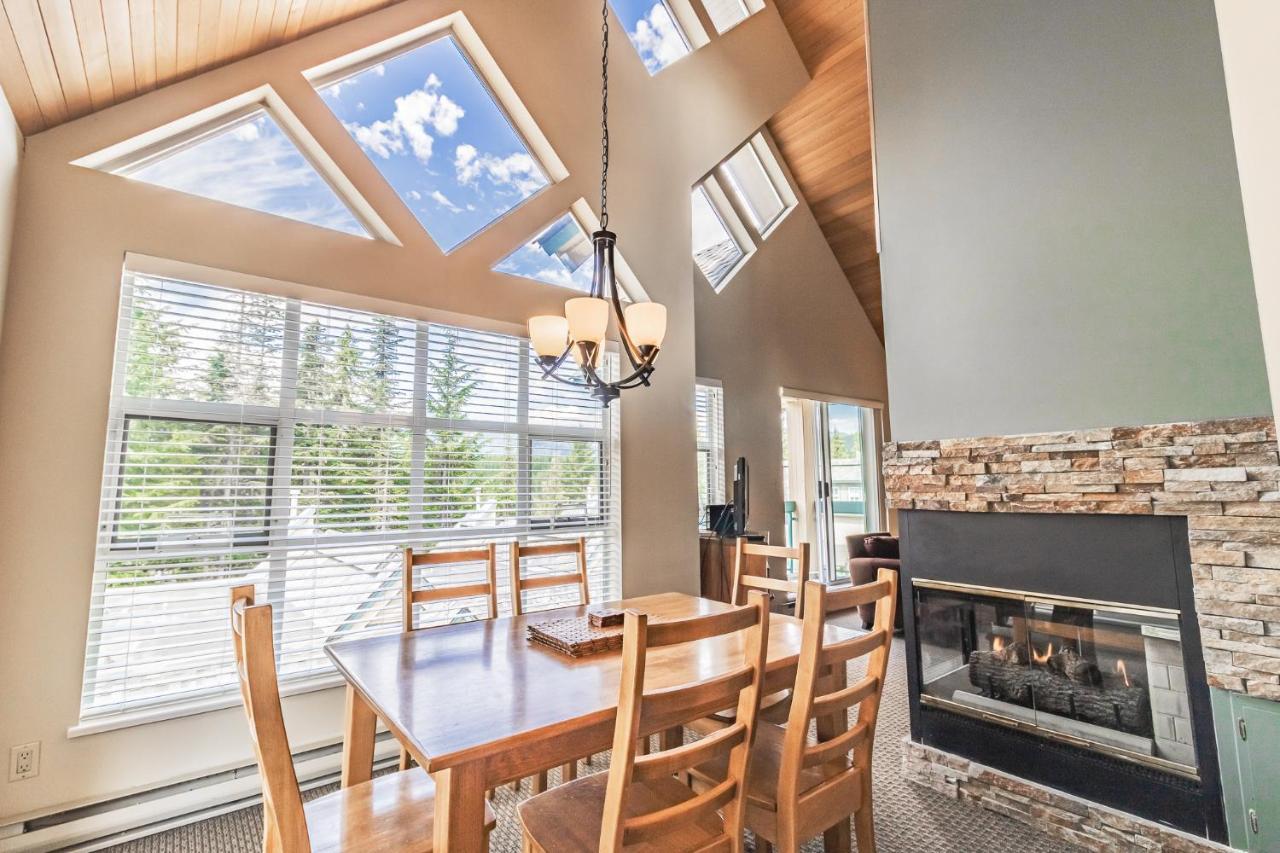 Snowbird Townhouses By Elevate Vacations Whistler Zewnętrze zdjęcie