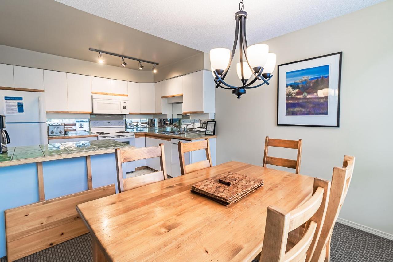 Snowbird Townhouses By Elevate Vacations Whistler Zewnętrze zdjęcie