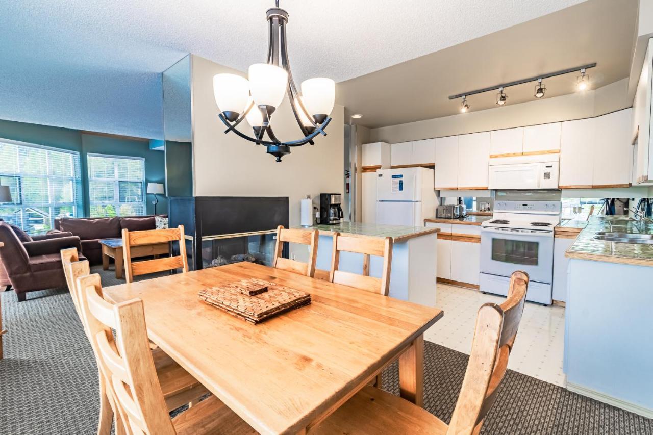 Snowbird Townhouses By Elevate Vacations Whistler Zewnętrze zdjęcie