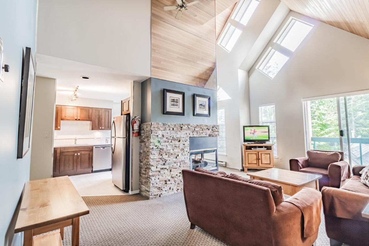 Snowbird Townhouses By Elevate Vacations Whistler Zewnętrze zdjęcie